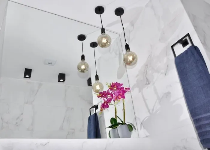 Belle Mar Modern Centre Of *